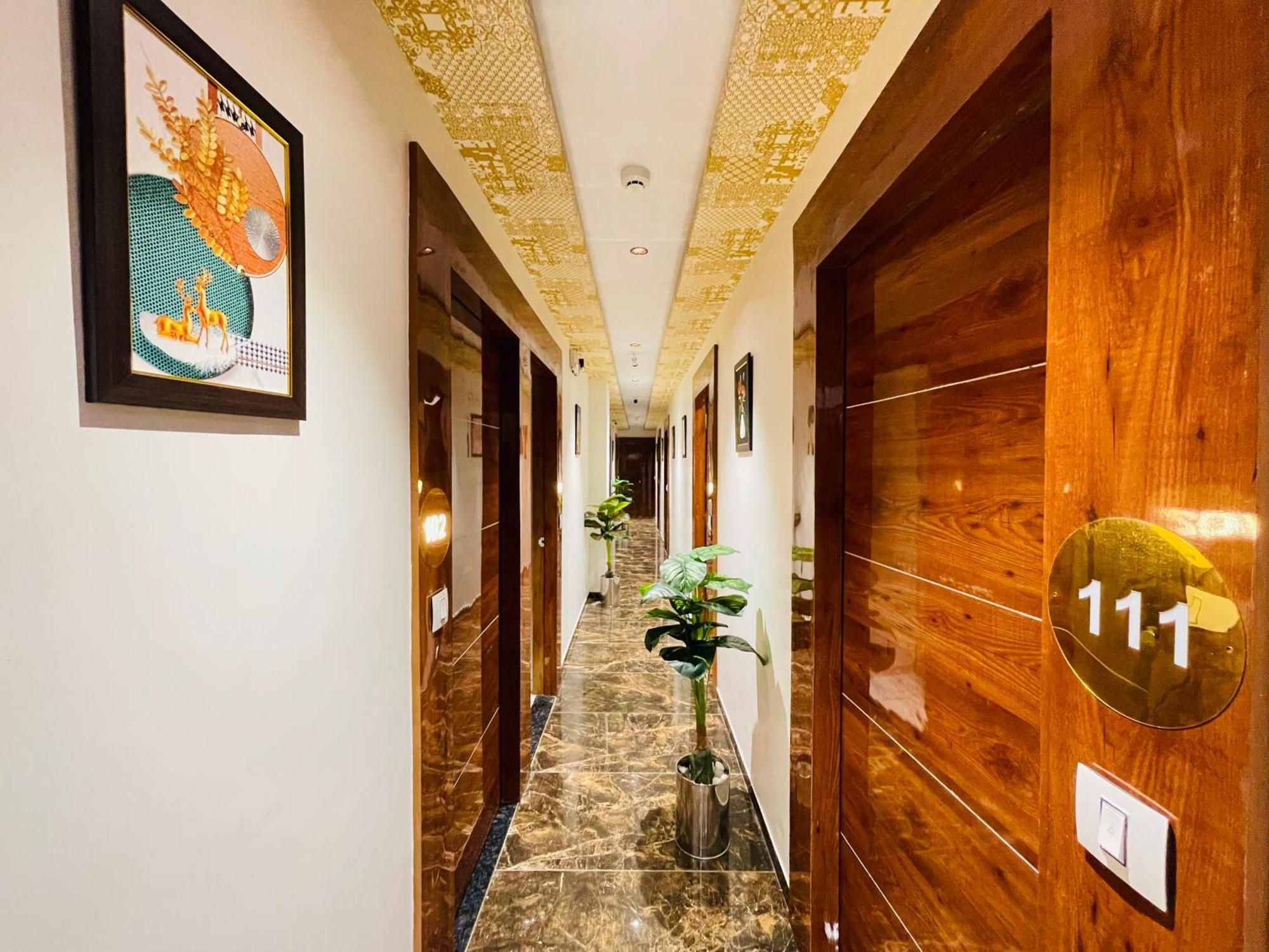 Hotel Avenue Sky Ahmedabad Exterior foto